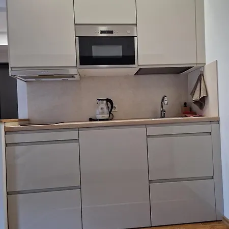 Studija Vanagupes 13 팔랑가